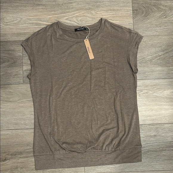 Micticsi Tops - NWT Micticsi Taupe Muscle Tee with banded bottom Women’s size M